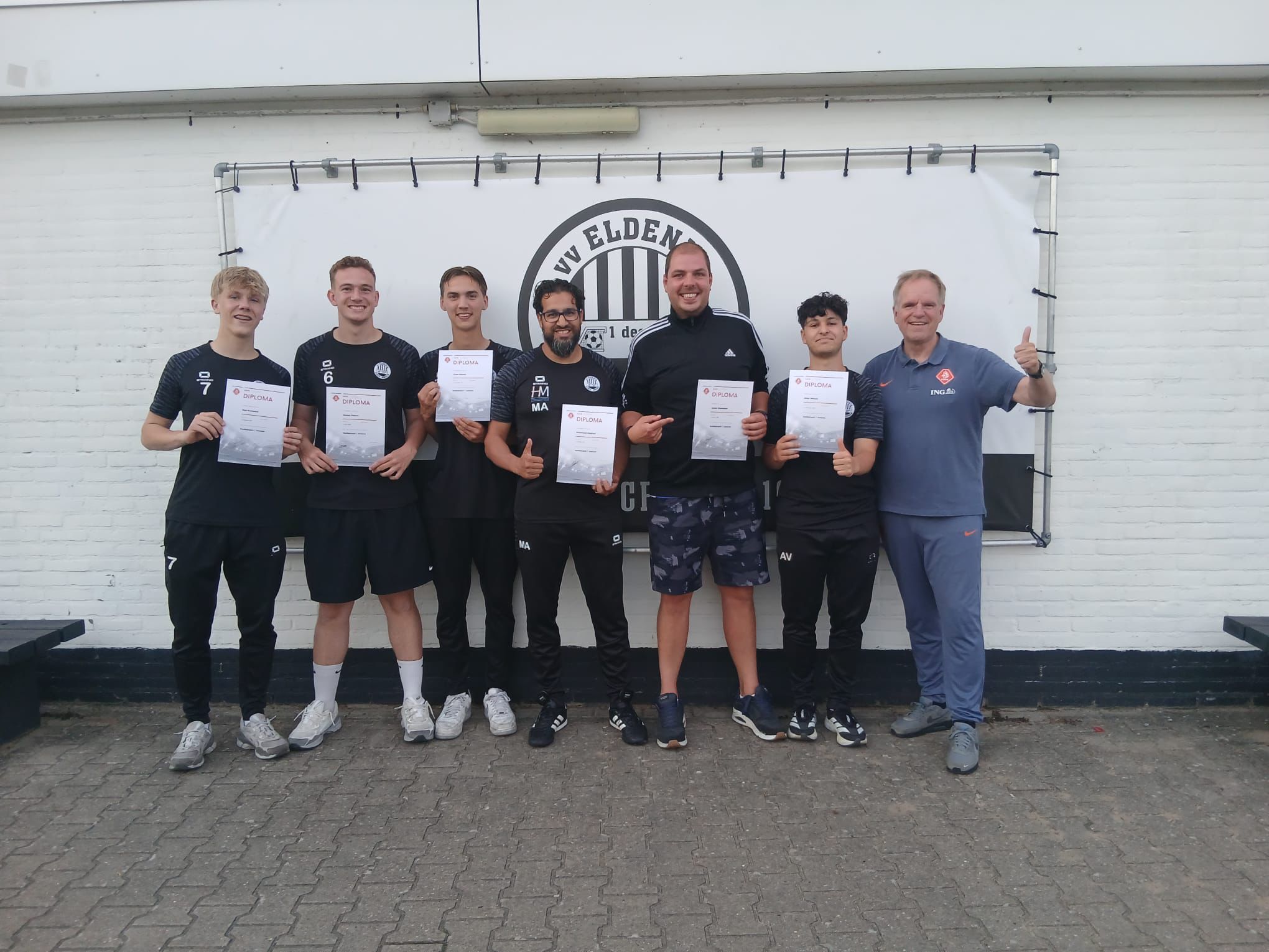 Zes trainers van vv Eldenia behalen VC 1 diploma!